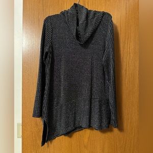 Sparkly Lightweight top. Bellini brand.Sz Large.Asymmetrical. Black and Silver.